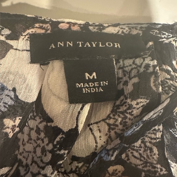 Ann Taylor Floral Sleeveless Top - Black and White Size Medium - Picture 2 of 3